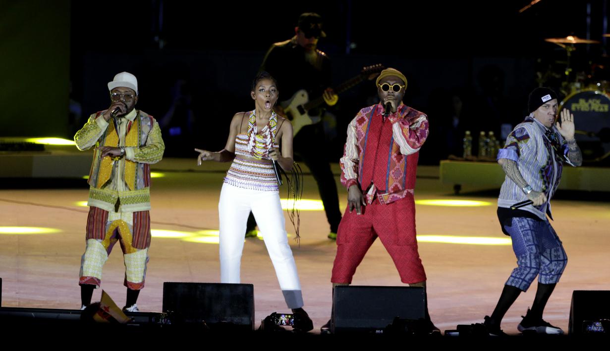 Penampilan Black Eyed Peas saat upacara penutupan SEA Games 2019 di Stadion New Clark City, Filipina, Rabu (11/12). Filipina menjadi juara umum pada gelaran kali ini. (Bola.com/M Iqbal Ichsan)