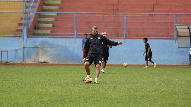 Pelatih Mitra Kukar Scott Cooper