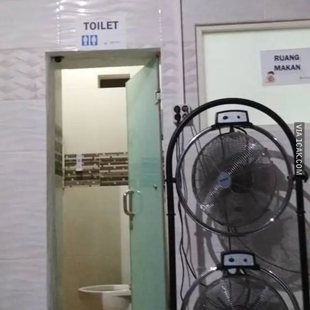6 Potret Kipas Angin di Tempat Tak Biasa Ini Bikin Geleng Kepala