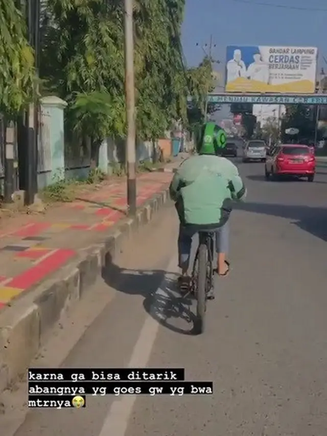 viral aksi driver ojol gowes sepeda pelanggan