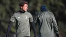 Gelandang Juventus, Claudio Marchisio, Saat mengikuti sesi latihan jelang laga Liga Champions di Training Center Juventus, Minggu (3/12/2017). Juventus akan berhadapan melawan Olympiakos. (AFP/Marco Bertorello)