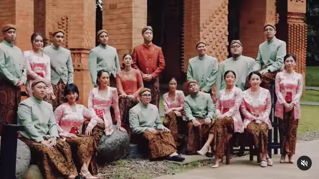 6 Potret Bridesmaid dan Groomsmen Vidi Aldiano-Sheila Dara, Tampil Memukau