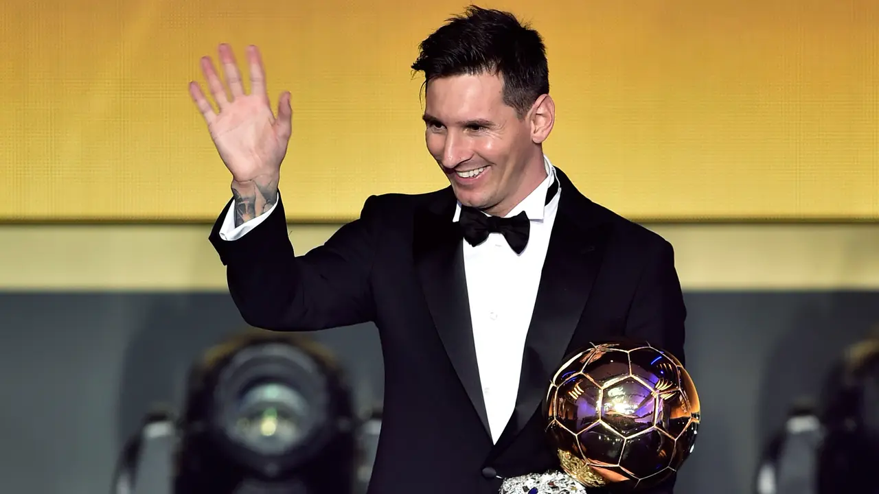 20160111-Wajah Berseri Lionel Messi Saat Terima Trofi FIFA Ballon d`Or -