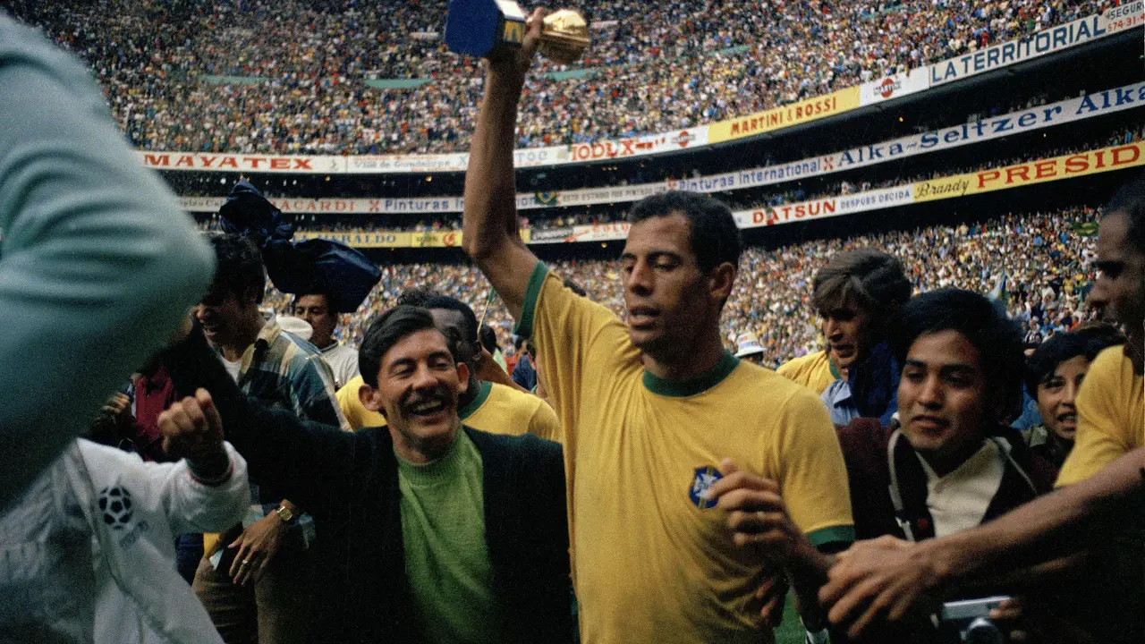 Mengenal dan Mengenang Legenda Brasil, Carlos Alberto Torres Sang Pencetak Gol Terbaik