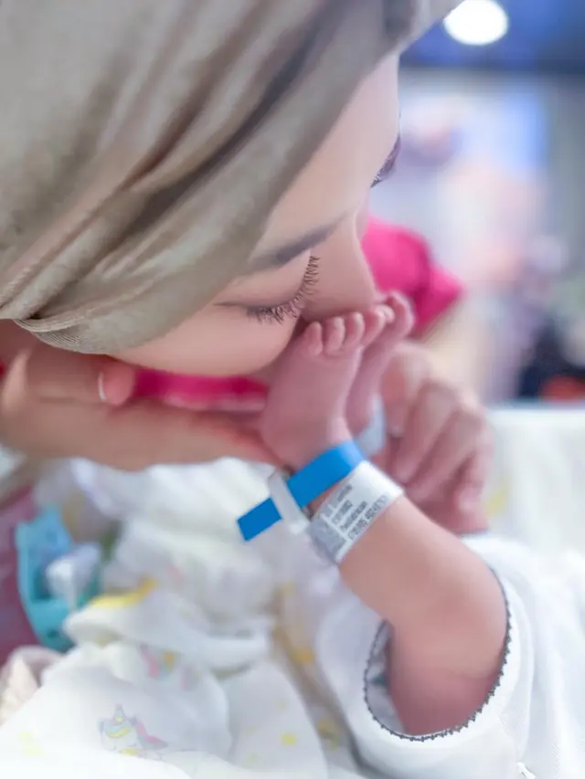 7 Potret Syahrini Unggah Momen Bareng Buah Hati, Bikin Netizen Penasaran