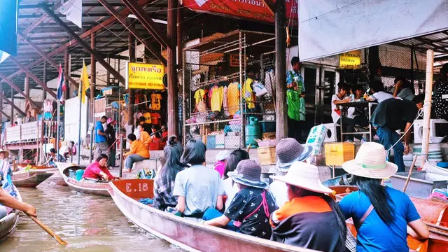 Delapan Tempat Wisata yang Menyengat Hidung