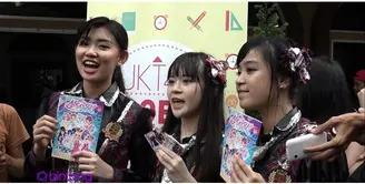 JKT48 memiliki program ‘JKT48 Goes To School’ untuk memberikan motivasi kepada anak-anak sekolahan. Kali ini, di SD Tunas Jakasampurna, Bekasi, JKT48 menjelaskan bagaimana pentingnya minum susu kepada para siswa disana.