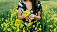 Ilustrasi Floral Dress. (Foto: Amanda Frank/Unsplash)