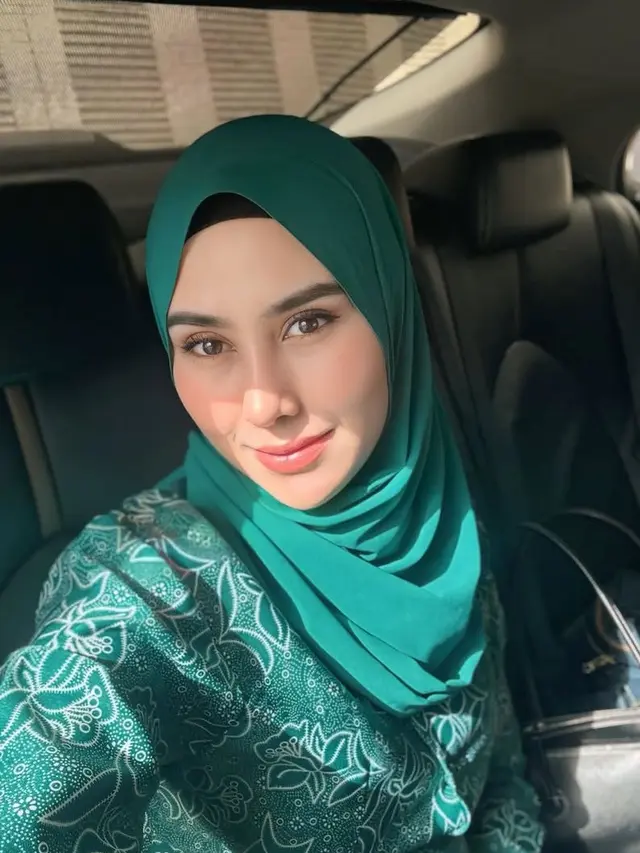 Wajah Glowing Syahnaz Sadiqah Jadi Ibu Bupati Bandung Barat. [@Syahnazs]