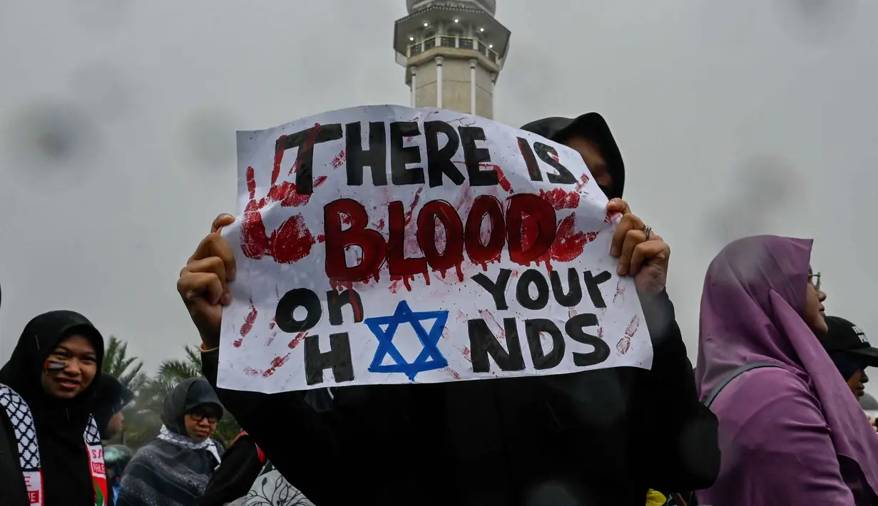 Jumlah korban tewas warga Palestina di Gaza, akibat serangan pasukan Israel, terus bertambah. Otoritas kesehatan Gaza mencatat, pada 20 Juni 2025, total korban jiwa telah melampaui 55.706 orang, sebagian besar di antaranya adalah perempuan dan anak-anak. (CHAIDEER MAHYUDDIN/AFP)