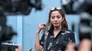 "Ow iya, pasti buka hati, sekarang juga lagi buka hati. Lebih berhati-hati ambil keputusan iya," ujar Kirana Larasati di temui di kawasan Senayan Kamis (11/1/2018). (Adrian Putra/Bintang.com)