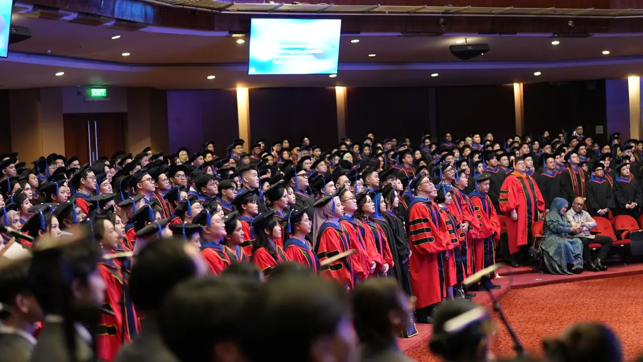 1.921 Mahasiswa UPH Diwisuda, Ada Dirjen Komdigi Raih Gelar Doktor