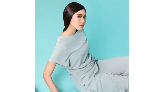 Biasa Natural, Ini 6 Potret Syahnaz Sadiqah dengan Makeup Tebal (sumber: Instagram.com/syahnazs)