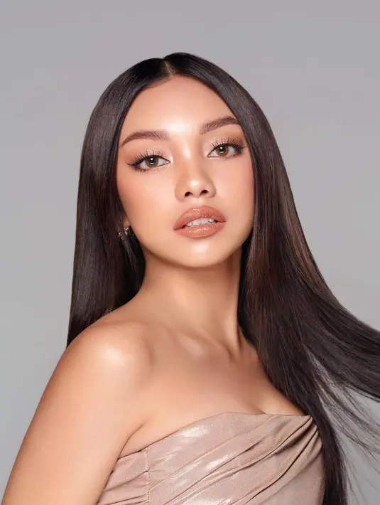 Photoshoot Naura Ayu yang membuat tampil manglingi. Dengan bold makeup bernuansa kecokelatan, Naura Ayu pancarkan aura supermodel dengan penampilan flawless ini. [Foto: Instagram/naura.ayu]