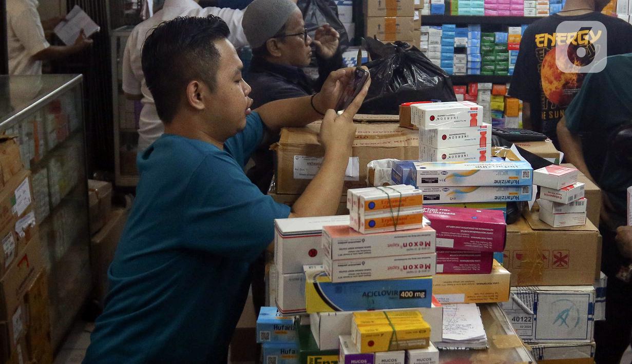 Mahalnya harga obat dan alat kesehatan menjadi salah satu penyebab tingginya warga Indonesia memilih berobat ke luar negeri. (Liputan6.com/Herman Zakharia)