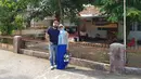 Jarang mengumbar kehidupan pribadi, rumah tangga David dan sang istri adem ayem dan harmonis. Kabar miring juga tak pernah terdengar dan menerpa pasangan ini. Meski di masa muda sempat jadi aktor muda yang punya banyak fans dari kalangan wanita, dia mantap memilih Deivy sebagai pelabuhan cintanya. (Liputan6.com/IG/@davidchalik)