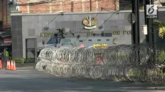 Lima orang tewas akibat bentrok di Mako Brimob, satu orang polisi masih jadi sandera. Namun polisi belum membeberkan tuntutan para pelaku teror.