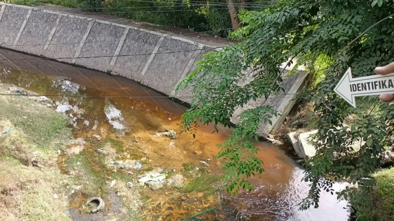 Lokasi penemuan jasad bayi di bawah jembatan di Pekanbaru oleh pemulung.