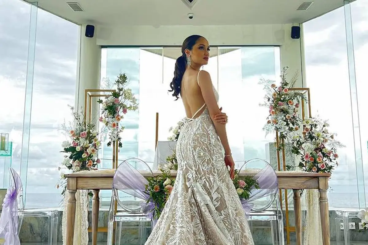 8 Pesona Cinta Laura Pakai Gaun Pengantin, Pose Bareng Bridesmaid Susan Sameh dan Jihane Almira