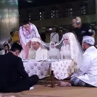 Setelah menggelar akad nikah hari ini, Vicky Prasetyo dan Angel Lelga akan menggelar pesta nikah secara mewah keesokan harinya, Sabtu (10/2) di kawasan Ancol, dengan melibatkan kapal pesiar dan helikopter. (Nurwahyunan/Bintang.com)