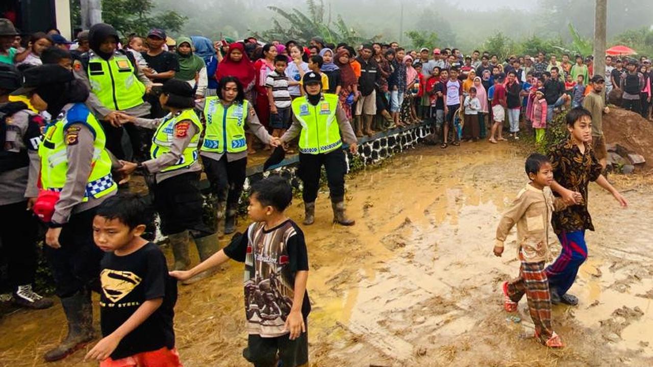 6 Ribu Paket Sembako untuk Korban Longsor Sukajaya Bogor