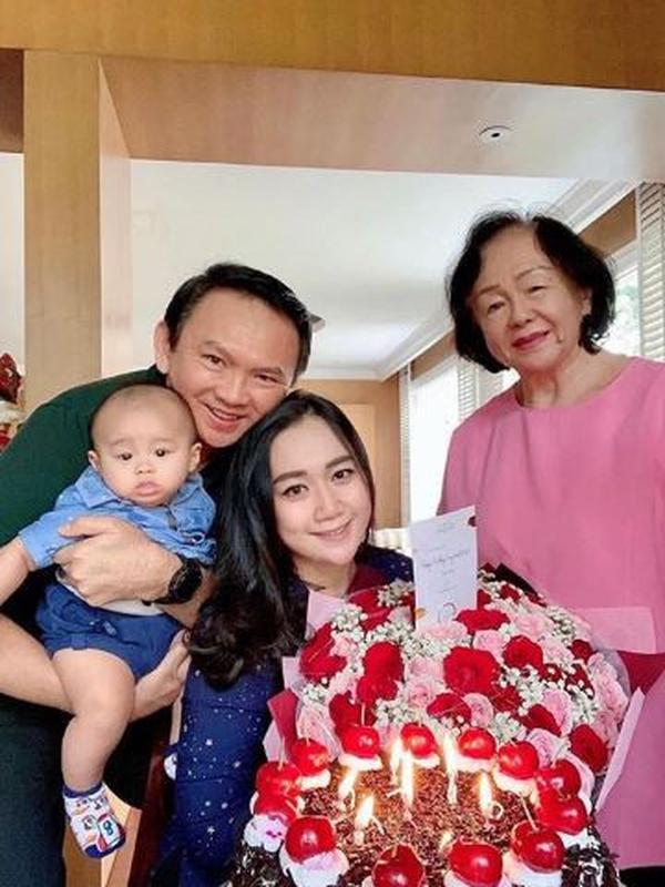 Momen ulang tahun istri AHok, Puput Nastiti Devi. (Sumber: Instagram/@btpnd)