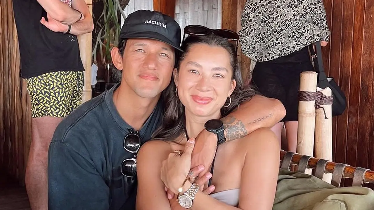 Jennifer dan Irfan Bachdim selalu romantis (Instagram/jenniferbachdim)