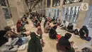 Umat Muslim berbuka bersama pada hari pertama ibadah puasa di Masjid Istiqlal, Jakarta Pusat, Minggu (3/4/2022). Kebijakan Pemerintah memperbolehkan umat Islam untuk melaksanakan buka puasa bersama pada Ramadhan 1443 H menyusul kasus covid-19 yang sudah melandai. (merdeka.com/Iqbal S.Nugroho)
