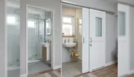 7 Model Pintu Kamar Mandi PVC untuk Ruang Sempit, Hemat Tempat dan Tetap Rapi