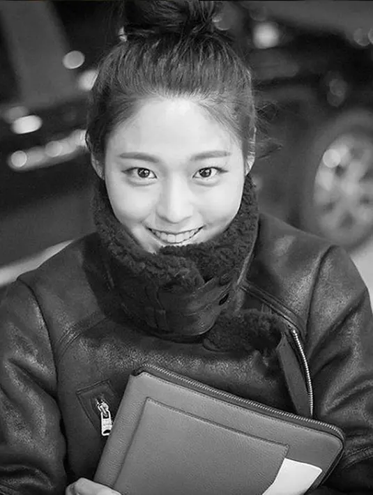 Setelah diberitakan resmi berpacaran bulan lalu, Zico dan Seolhyun diberitakan putus. Dengan alasan yang tak diketahui, agensi Zico pun mebenarkan hal tersebut. (Instagram/Seolhyun)