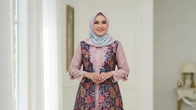 Model Gamis Blazer Brokat untuk Wanita 50 Tahun