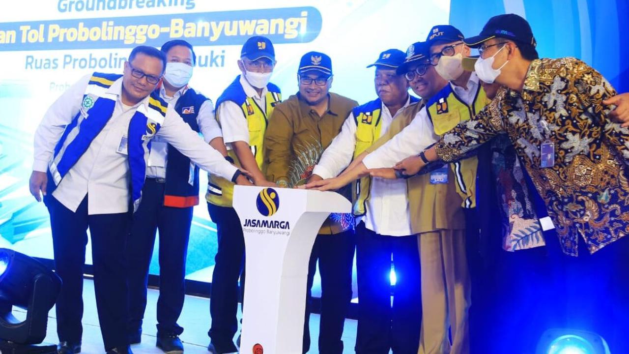 Proses pembangunan tol Probolinggo- Banyuwangi dimulai  dengan ditandai dengan menekan tomobol sirine oleh Menteri PUPR RIM. Basuki Hadimuljono (Istimewa)