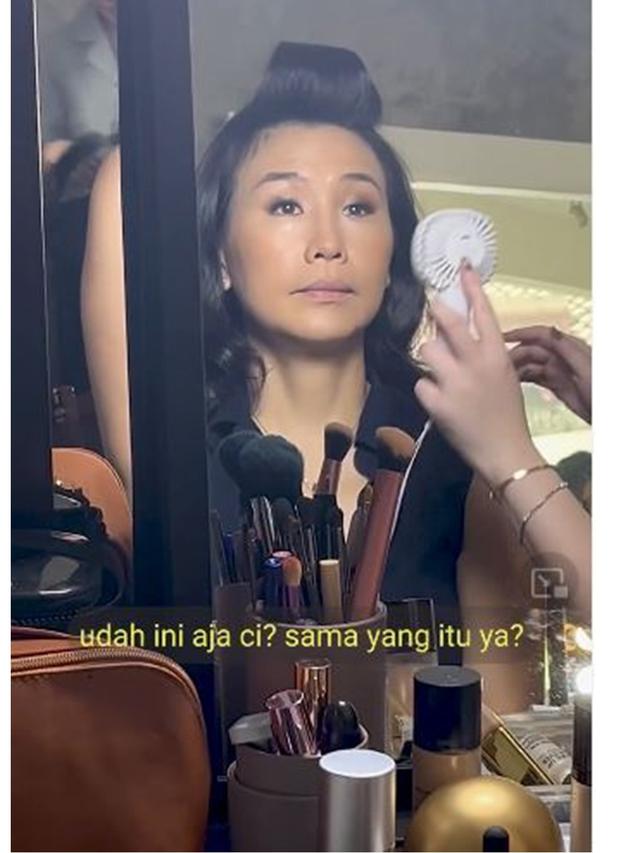 Awet Muda di Usia 46 Tahun, Ini 7 Momen Veronica Tan Jalani Pemotretan Tema Imlek