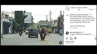 Sungguh Mulia, Pemotor Memungut dan Mengembalikan Sampah ke Truk (dashcam_owners_indonesia/ Instagram)