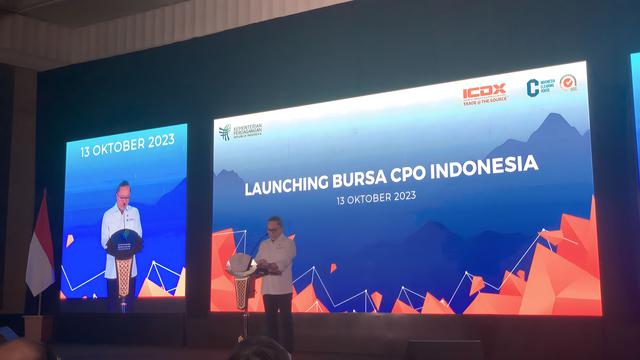 Menteri Perdagangan (Mendag) Zulkifli Hasna meluncurkan  Bursa Crude palm oil (CPO) di Hotel Mulia, Jakarta, Jumat, (13/10/2023). (Elza/Liputan6.com)