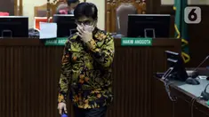 Terdakwa dugaan korupsi pengadaan tanah di Munjul, Jakarta Timur tahun 2019 yang juga Mantan Dirut PPSJ, Yoory Corneles Pinontoan usai pembacaan tuntutan di Pengadilan Tipikor Jakarta, Kamis (10/2/2022). Yoory dituntut 6 tahun 8 bulan penjara dan denda Rp 1 miliar. (Liputan6.com/Helmi Fithriansyah)