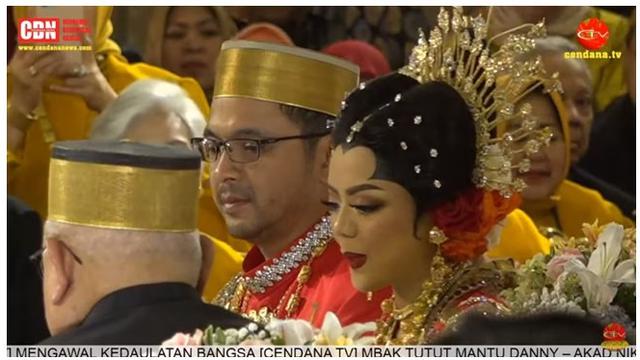 Dalam satu kali tarikan nafas, Danny mampu melafalkan ijab kabul.