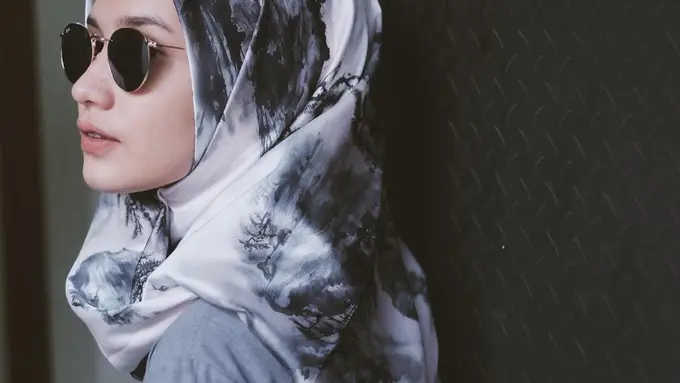 [Bintang] Hijab segiempat