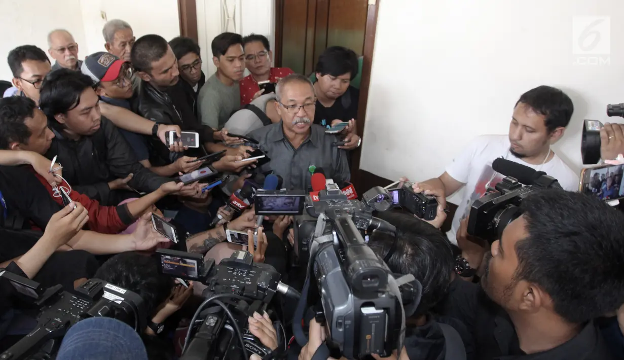 Suasana saat humas PN Jakarta Utara Jootje Sampaleng memberi keterang kepada awak media di PN Jakarta Utara, Senin (8/1). (Liputan6.com/Arya Manggala)