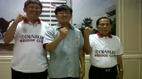 Ketua Umum GABSI, Ekawahyu Kasih (Tengah) bersama pasangan juara Henky Lasut/Eddy Manoppo yang juara di Sayan Tiongkok (Istimewa)