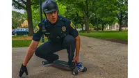 Patroli dengan Skateboard dapat menjangkau pelosok kota.