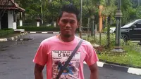 Gaya berpakaian Tony Sucipto di luar lapangan bermain (Sumber: @TS_06)