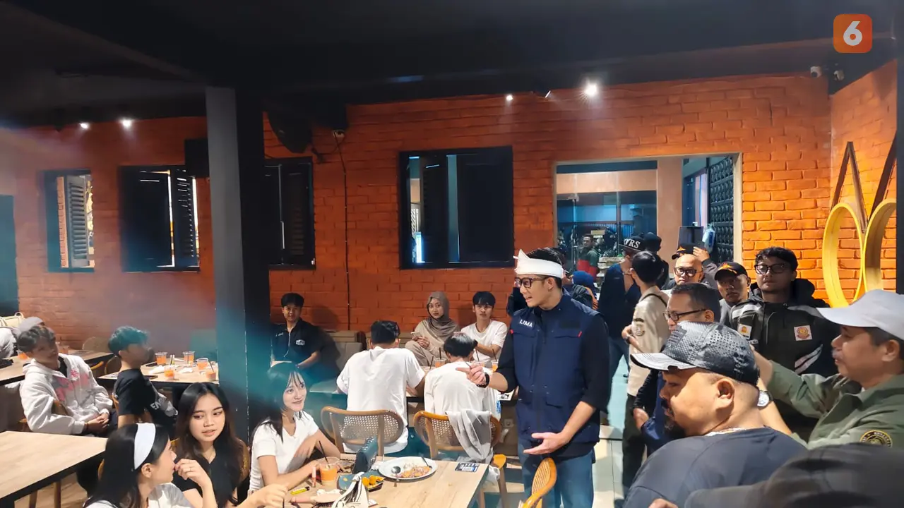 Dinas Pendidikan Provinsi Jawa Barat, KCD, Sat Pol PP Kota Sukabumi saat sidak pelajar malam hari di tempat kopi. (Liputan6.com/Istimewa).