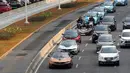 Mobil BMW i8 Roadster, i8 Coupe dan BMW i3s mengawal konvoi mobil listrik jelang jadwal pelaksanaan balap mobil listrik atau Formula E 2020 di kawasan Sudirman, Jakarta, Jumat (20/9/2019). Konvoi kendaraan listrik berlangsung dari GBK menuju Monas. (Liputan6.com/Fery Pradolo)