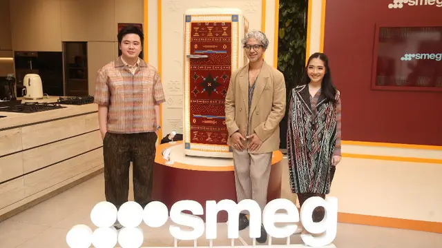 SMEG dan Didiet Maulana Pamerkan Kulkas Berdesain Ikonik. [Adrian/Fimela]