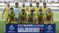 Foto tim Persebaya Surabaya sebelum berhadapan dengan Persita Tangerang&nbsp;pada pekan kedua BRI Super League 2025/2026 di Indomilk Arena, Sabtu (16/8/2025). (Bola.com/ Abdul Aziz)