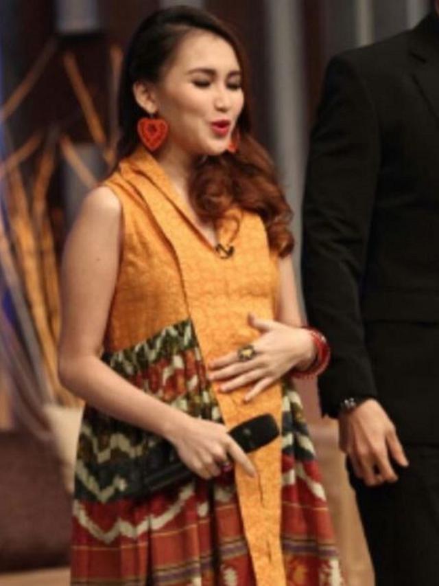 Pamer Foto Hamil  Ayu  Ting  Ting  Dipuji Cantik dan Sabar 