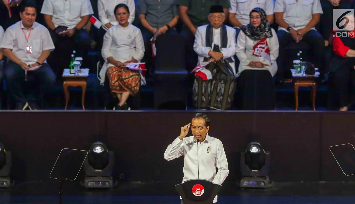 Presiden RI terpilih 2019-2014, Joko Widodo saat menyampaikan pidato Visi Indonesia di SICC, Sentul, Kab Bogor, Jawa Barat, Minggu (14/7/2019). Acara ini dihadiri sejumlah menteri kabinet kerja serta Wakil Presiden terpilih 2019-2024, KH Ma’ruf Amin. (Liputan6.com/Helmi Fithriansyah)