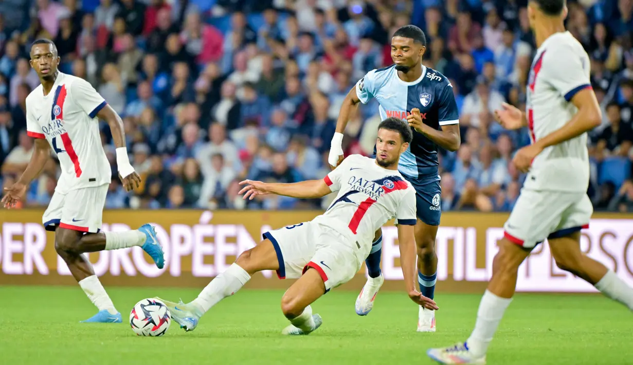 PSG menyambangi Le Havre di Stade Oceane dalam laga pekan pertama Ligue 1 2024/2025. Les Parisiens menang 4-1. (AFP/Lou Benoist)