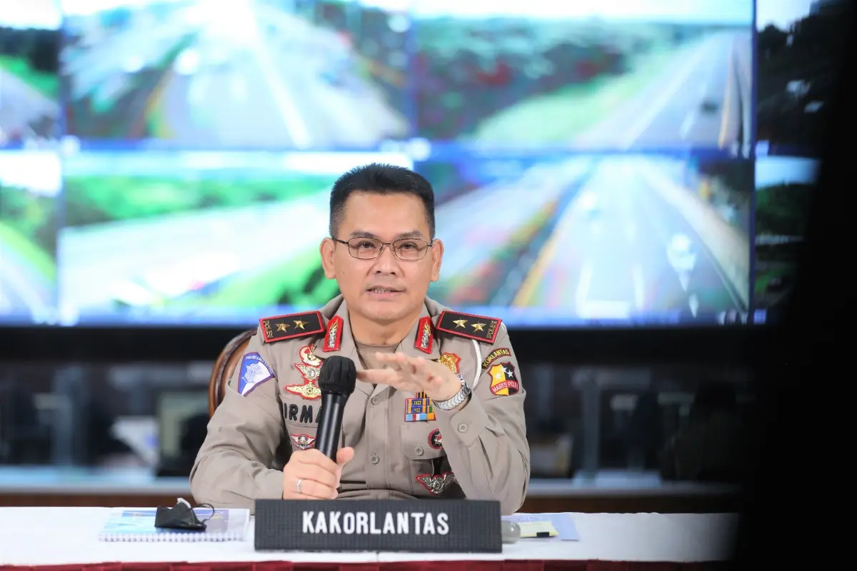 Kepala Korps Lalu Lintas (Kakorlantas) Polri Irjen Pol Firman Shantyabudi mengajak masyarakat untuk mudik lebih awal pada Lebaran 2022.